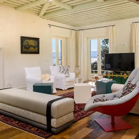 Avola Exclusive Access Villa *