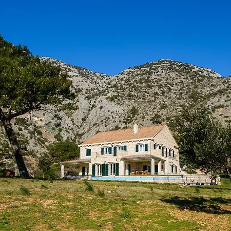 Avola Exclusive Access Villa Bol