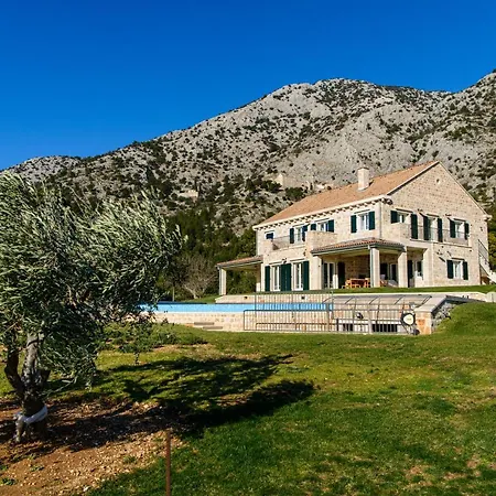 Villa Avola