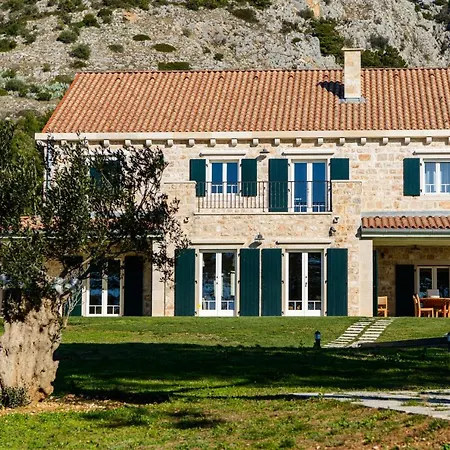 Avola Villa