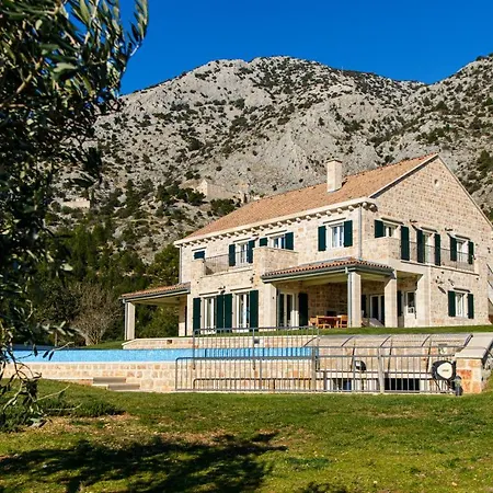 Villa Avola