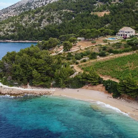 Avola Villa Bol