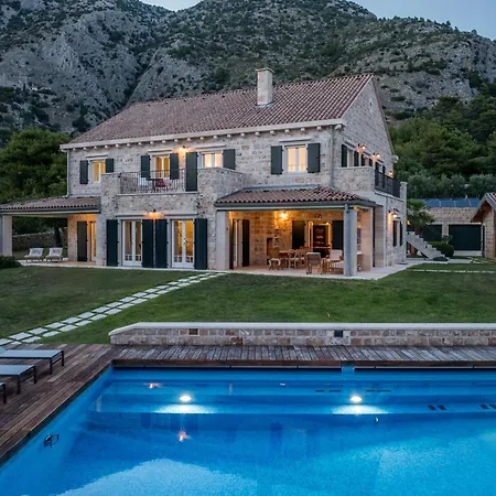Avola Exclusive Access Villa *