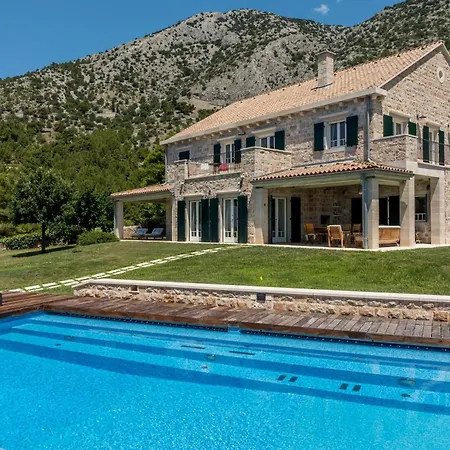 Avola Exclusive Access Villa *