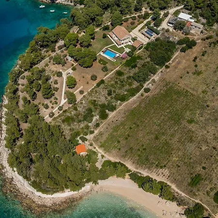 Avola Exclusive Access Villa Bol