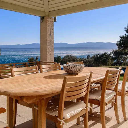 Avola Exclusive Access Vila